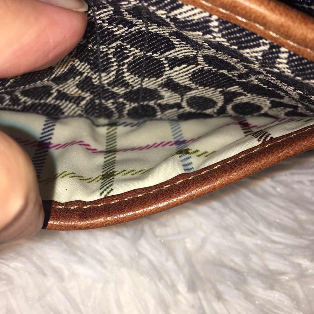 Coach Wristlet w Front Pocket & Embossed Hang tag - Picture 8 of 8